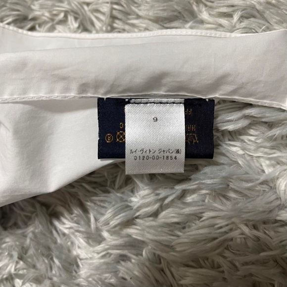 Authentic Louis Vuitton 3D LV Bandana Scarf - Picture 5 of 7